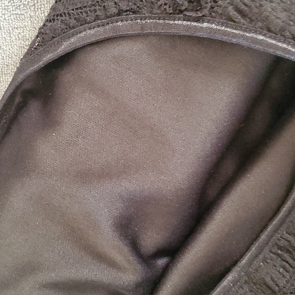 Investments Ladies frilly black shell - Picture 6 of 7